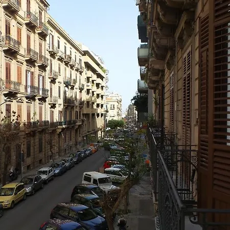 فندق مبيت وإفطار Essenze باليرمو